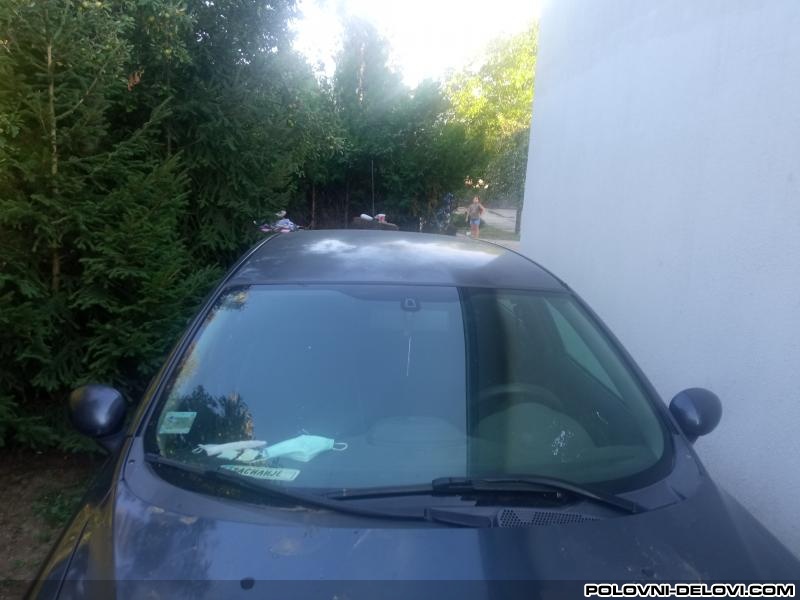 Alfa Romeo  147 1.6 Kompletan Auto U Delovima