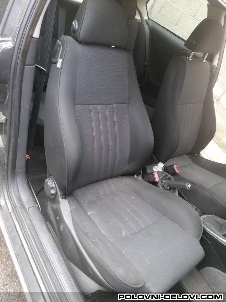 Alfa Romeo  147 Jtd Enterijer