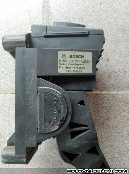 Alfa Romeo  147 Pedala Gasa Motor I Delovi Motora