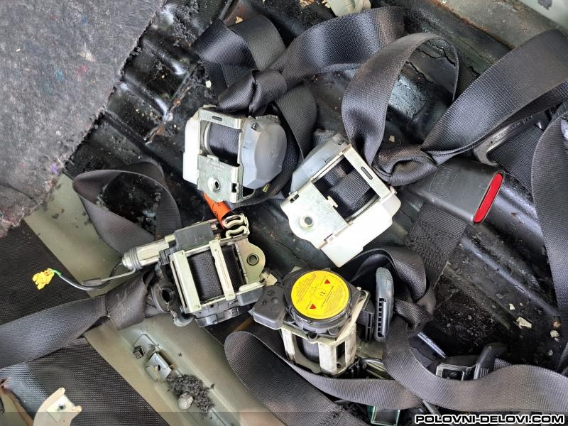 Alfa Romeo  147 Pojas Enterijer