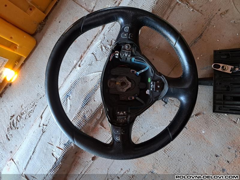 Alfa Romeo  147 Volan Multifunk Enterijer