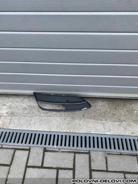 Audi  A3 Leva Resetka Branika 8V3 807 681 A