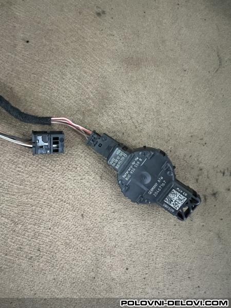 Audi  A4  A5 Senzor Za Kisu Na Soferci 8U0 955 559 B