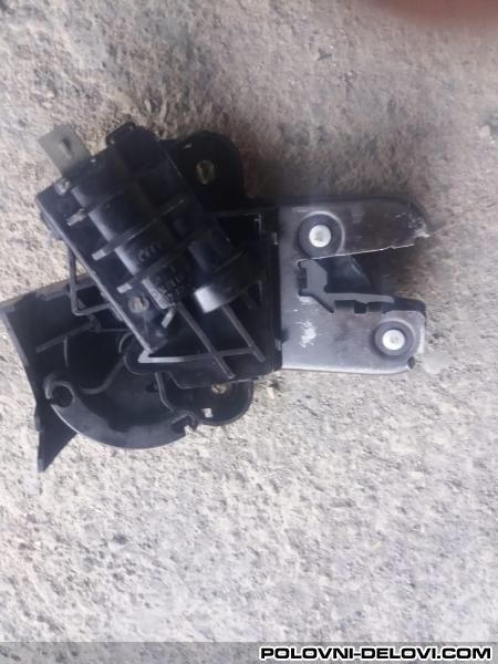Audi  A4 B8 Brava Gepeka Razni Delovi