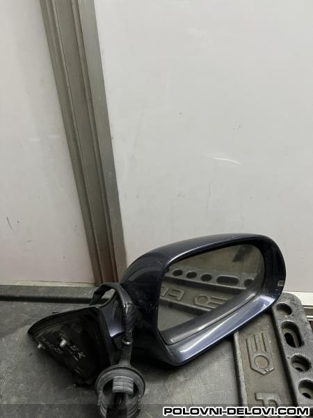 Audi  A4 B8 Desni Retrovizor Razni Delovi
