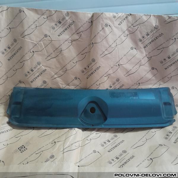 Audi  A4 B9 Plasticni Poklopac Iznad Prsa