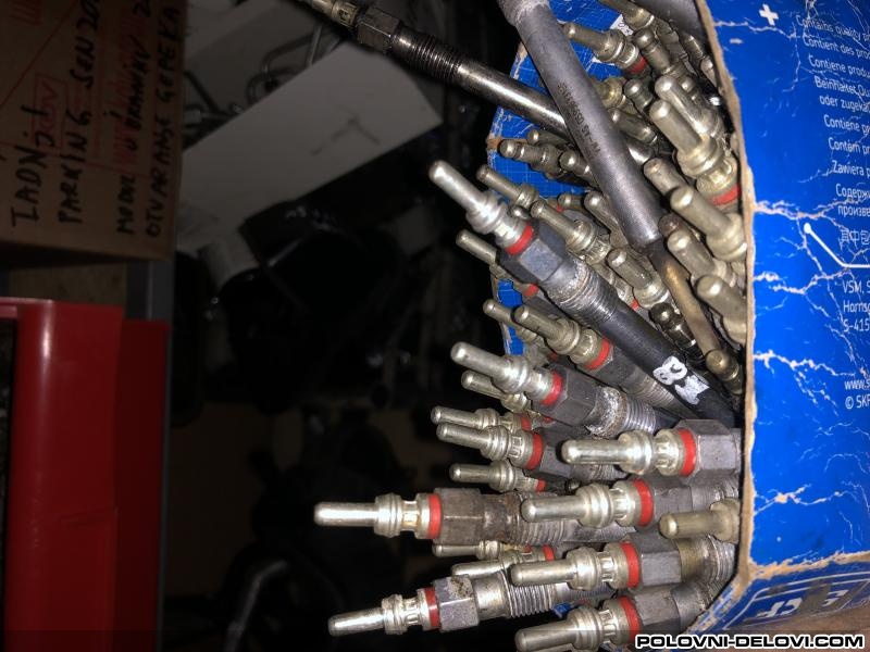 Audi  A4 GREJACI Motor I Delovi Motora