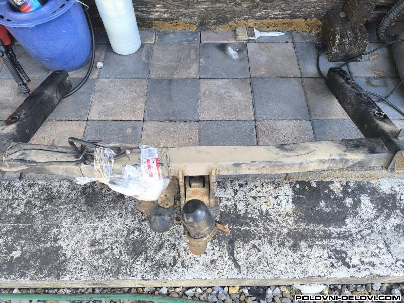 Audi  A4 Kuka Razni Delovi