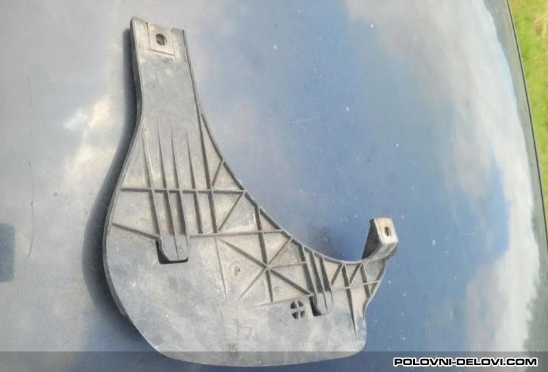 Audi  A4 Nosac Fara Desni Svetla I Signalizacija