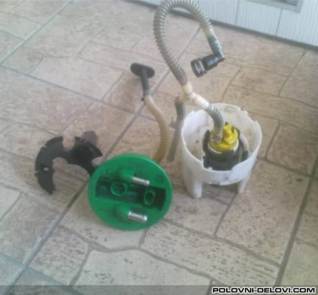 Audi  A4 Pumpa U Rezervaru  Razni Delovi