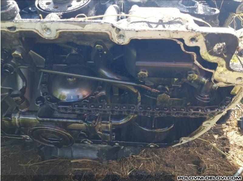 Audi  A4 Uljna Pumpa  Motor I Delovi Motora