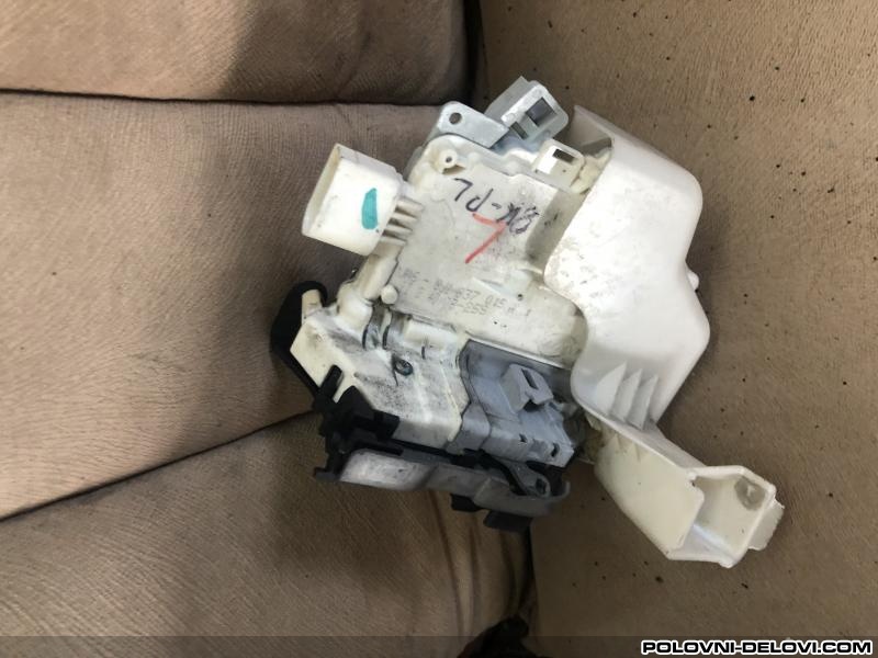 Audi  A4 Vozaceva Brava Razni Delovi