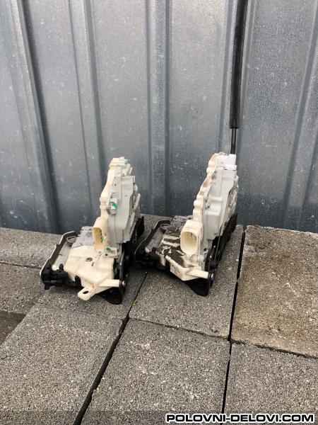 Audi  A4 Zadnja Brava Karoserija