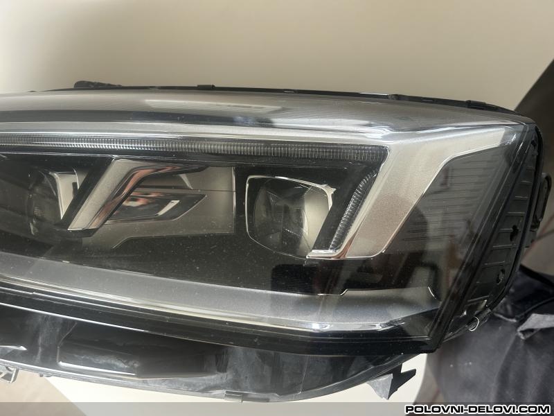 Audi  A5 Audi Far Matrix L Svetla I Signalizacija