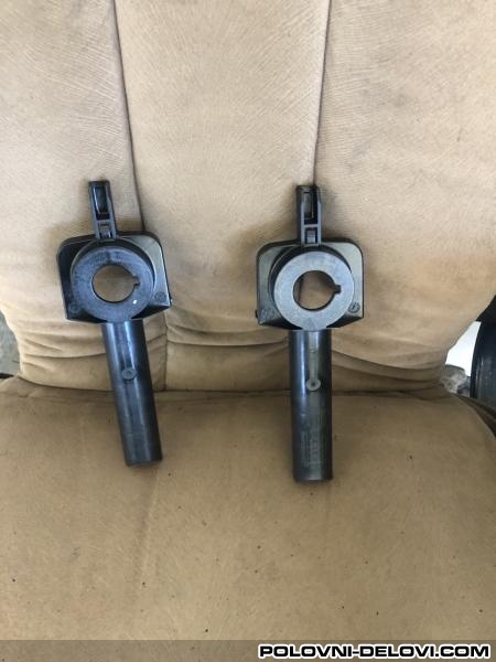 Audi A5  Donji Nosaci Hladnjaka Na Prsima