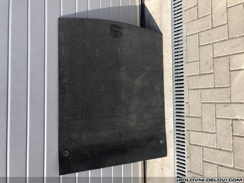 Audi  A5 Tepih U Gepeku Enterijer