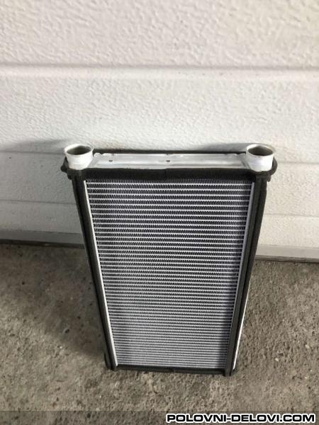 Audi  A6 C7 HLADNJAK U KABINI Razni Delovi