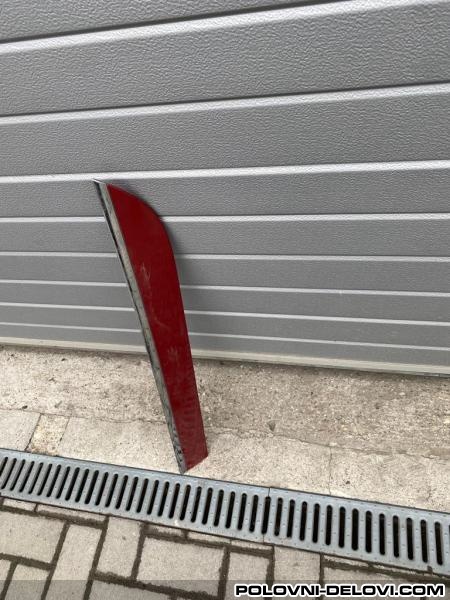 Audi  A6   Lajsna Na Zadnjim Levim Vratima.iza Vozaca 
