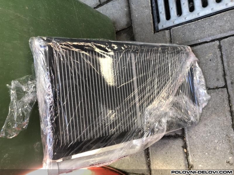 Audi  A6 MALI HLADNJAK Razni Delovi