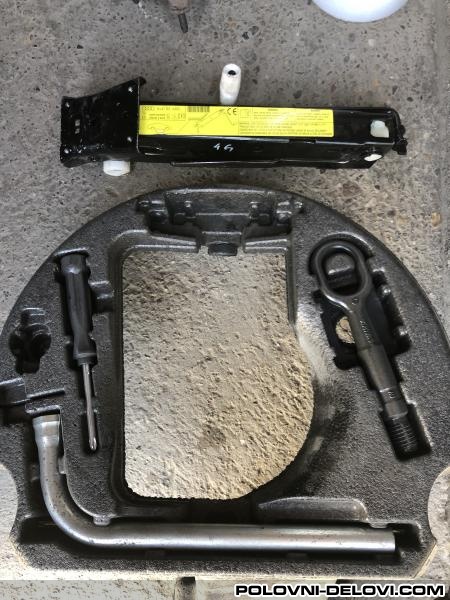 Audi  A6 REZERVNI SET Razni Delovi