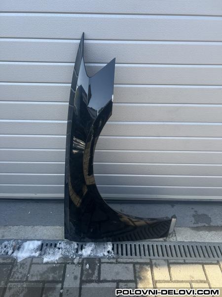 Audi  A8 4N DESNO KRILO Model D5