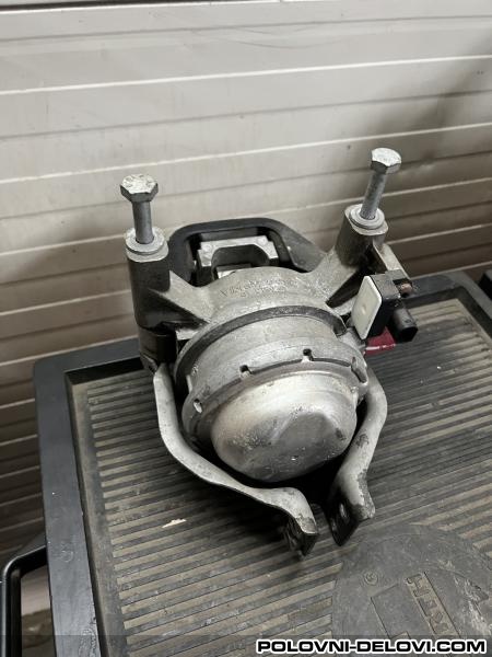 Audi  A8 NOSACI MOTORA  Motor I Delovi Motora