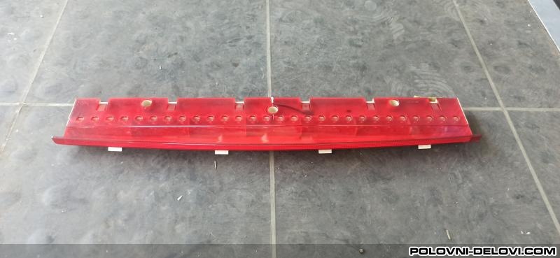 Audi  A8 Trece Stop Svetlo Svetla I Signalizacija