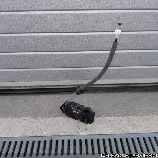 Audi  Q3 Brava U Prednjim Desnim Vratima 5TB 837 016 C