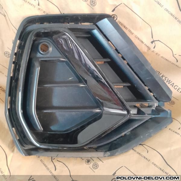 Audi  Q3 Desna Resetka U Braniku 83A 807 682  D