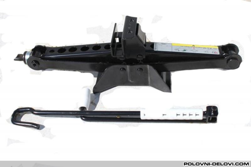 Audi  Q3  Fabricka Dizalica 5N0 011 031 E