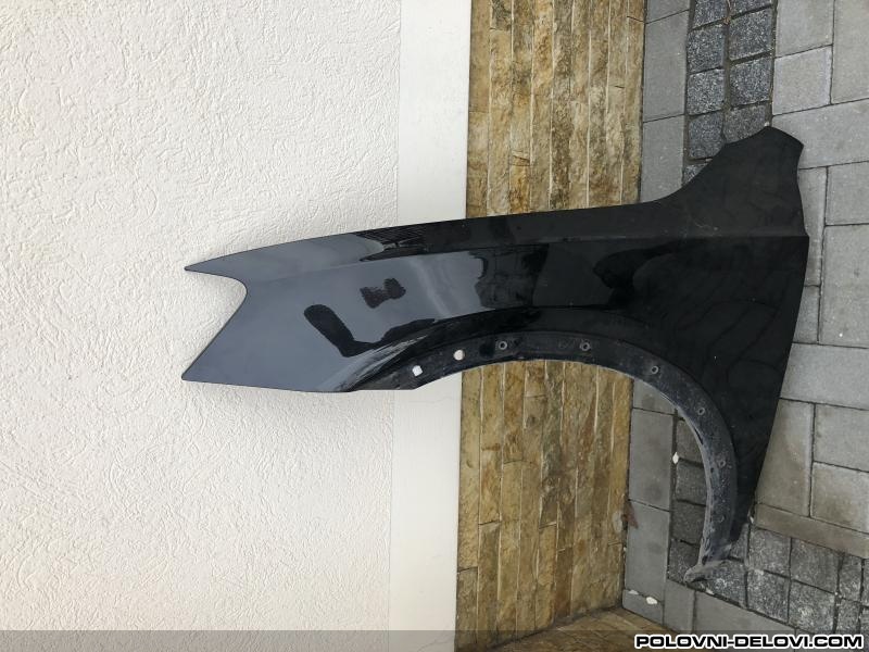 Audi  Q3 LEVO KRILO Razni Delovi