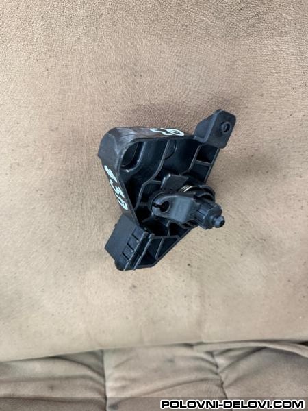 Audi Q3 Mehanizam Za Otvaranje Haube Iz Kabine 