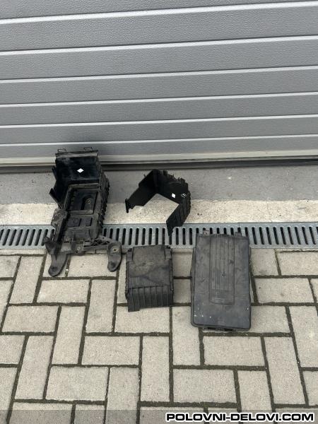 Audi  Q3 Poklopac Akumulatora Karoserija