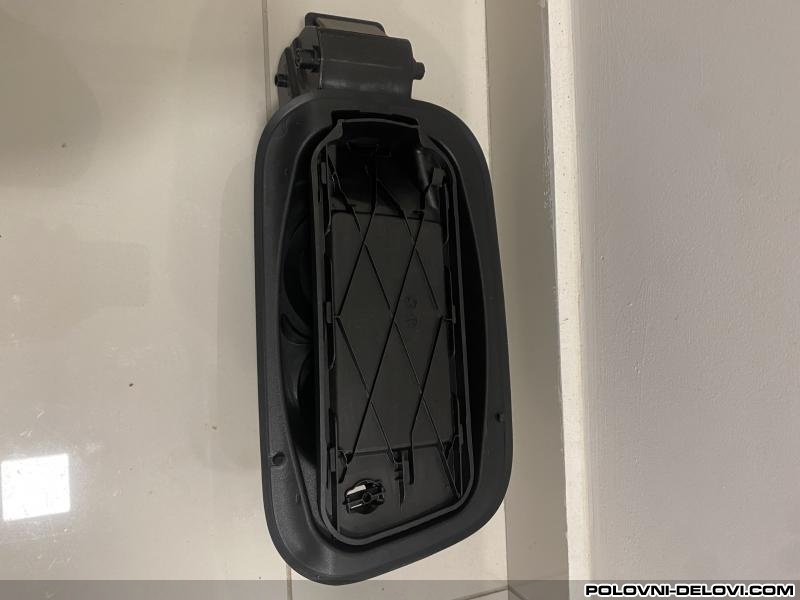 Audi  Q3 Poklopac Rezervoara.vrata Rezervoara  83A 809 906 