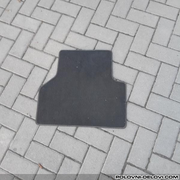 Audi  Q3 Zadnja Patosnica Enterijer