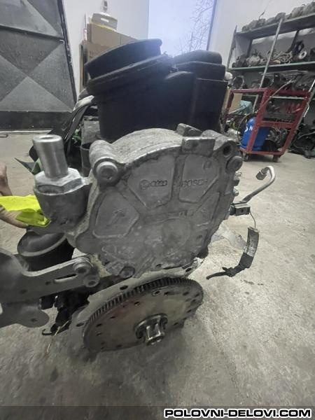 Audi  Q5 2.0 TDI Motor I Delovi Motora
