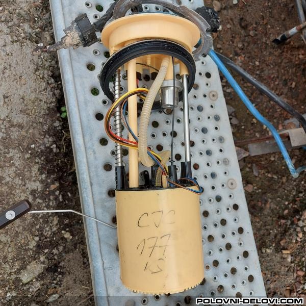 Audi  Q5 Pumpa U Rezervoaru Razni Delovi