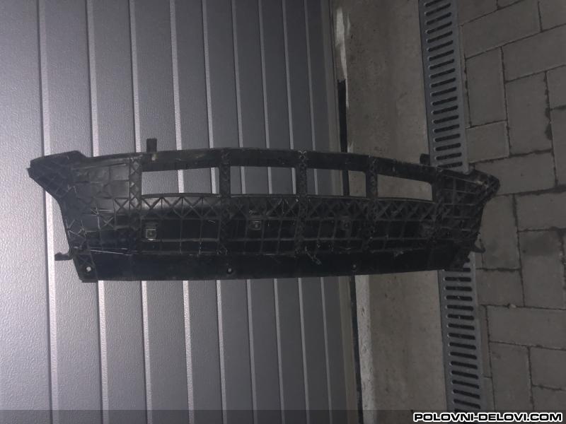 Audi  Q5  Zadnji Deo Prednjeg Branika.suspleh Ispod Prsa