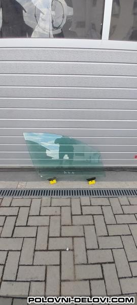 Audi  Q7 4M Staklo U Prednjim Desnim Vratima 