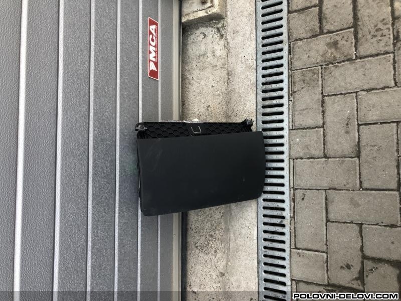 Audi  Q7 Kaseta Ispred Suvozaca