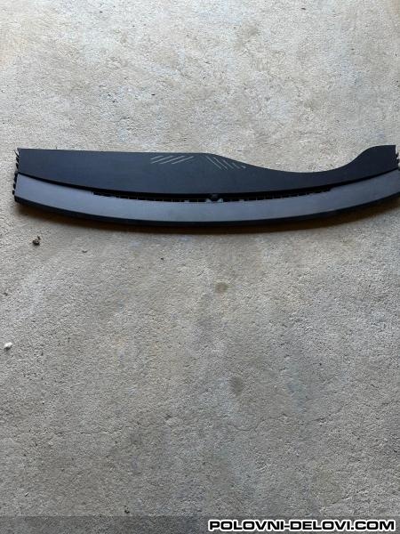 Audi Q7 Mrezica Zvucnika Na Tabli