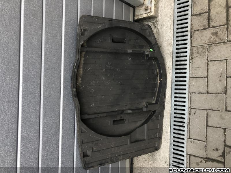 Audi  Q7 Poklopac Gepeka Enterijer