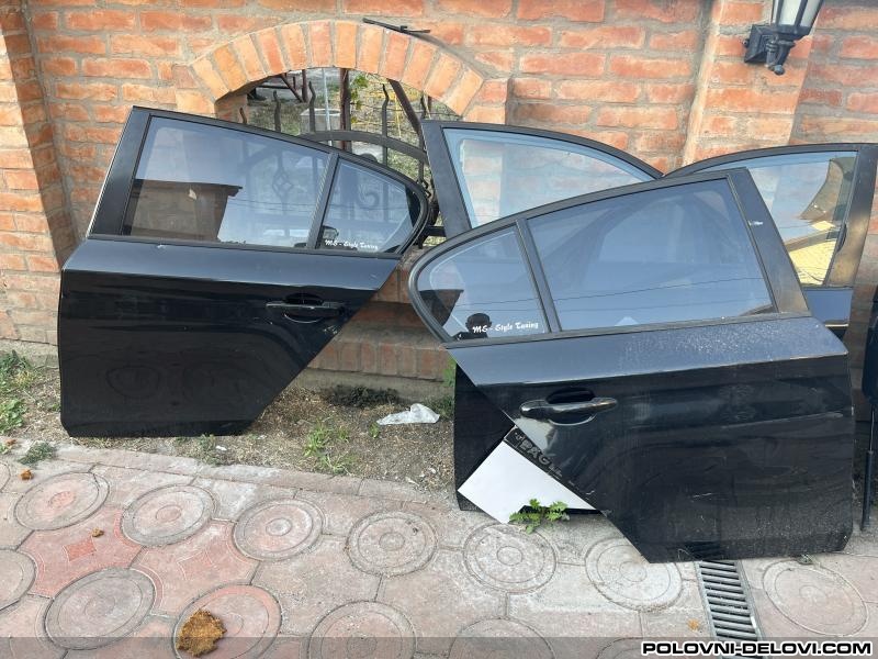 BMW  1  Karoserija