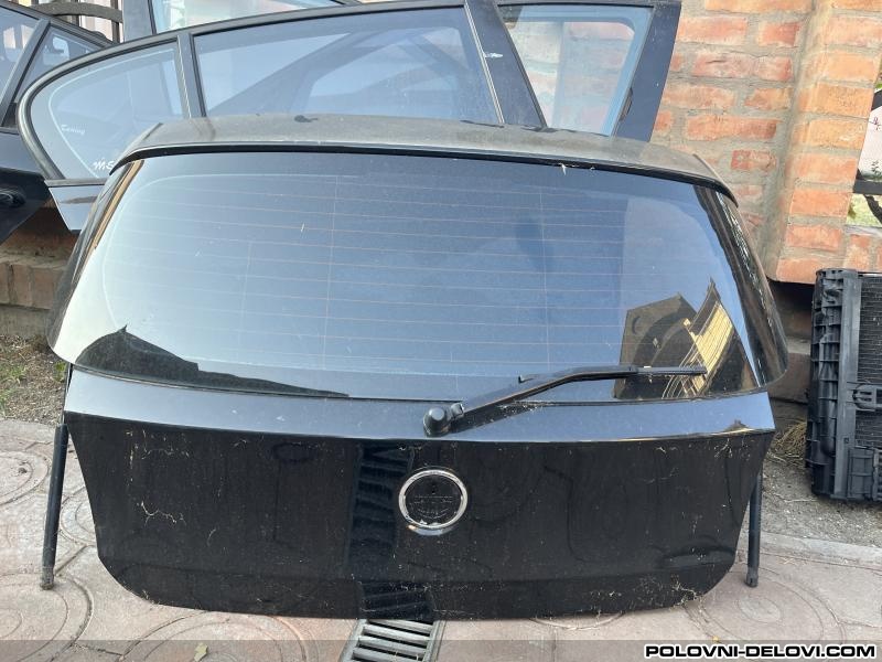 BMW  1  Karoserija