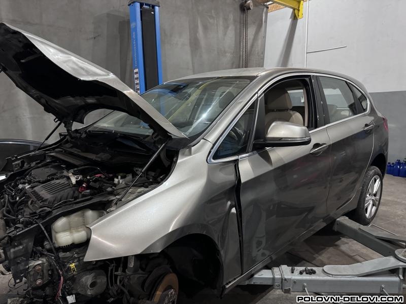 BMW  2 2.0d B47 Enterijer