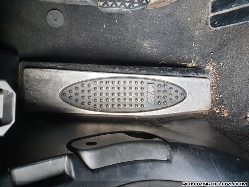 BMW  3 Nogostop  Enterijer