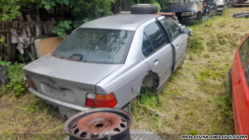 BMW  320 E36 Kompletan Auto U Delovima