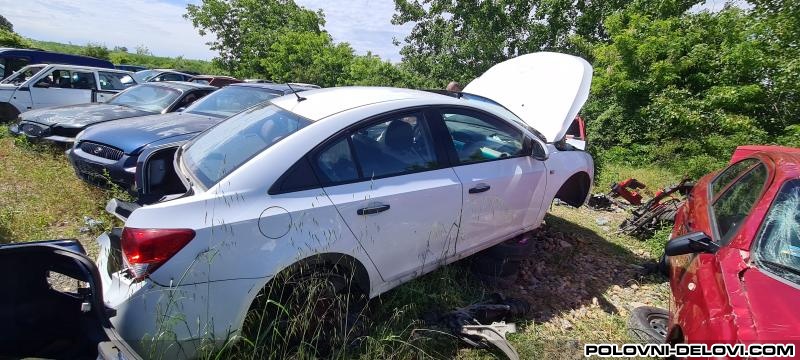 Chevrolet  Cruze Komplet Za Delove  Razni Delovi