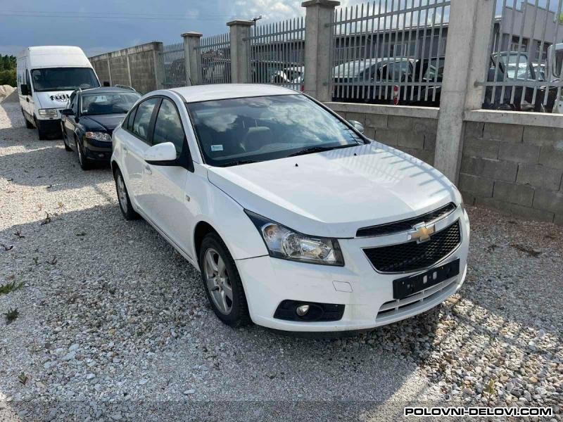 Chevrolet  Cruze  Kompletan Auto U Delovima