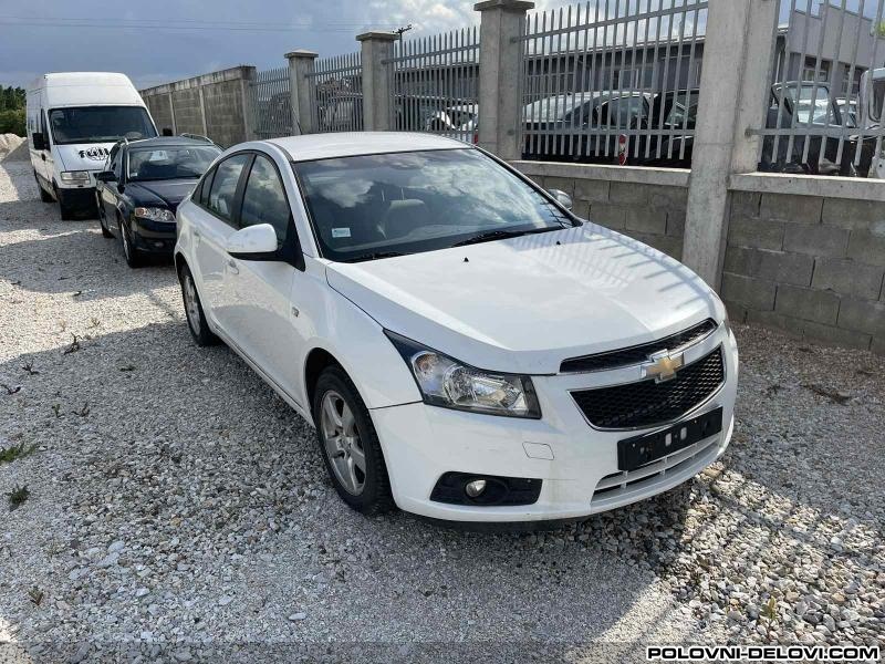 Chevrolet  Cruze  Kompletan Auto U Delovima